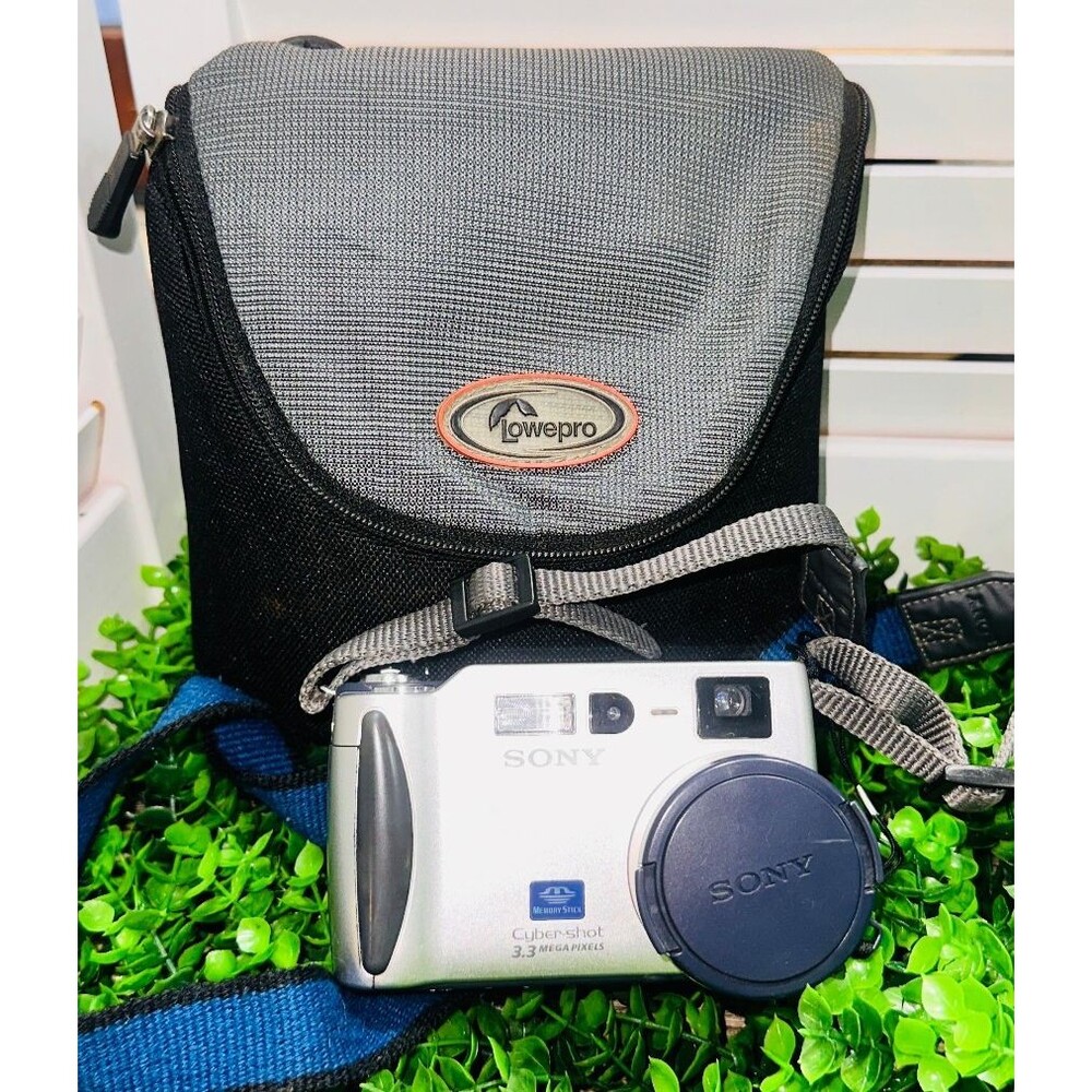 Sony Cyber-Shot DSC-S70 3.3MP, 3x Optical Zoom Memory Stick